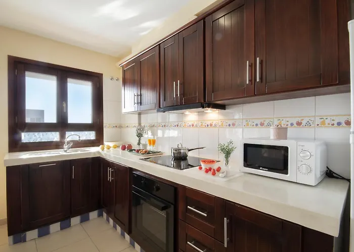 דירה With Terrace And Pool